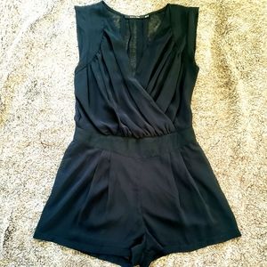 👯‍♀️Black Romper with Sheer Details 🎉